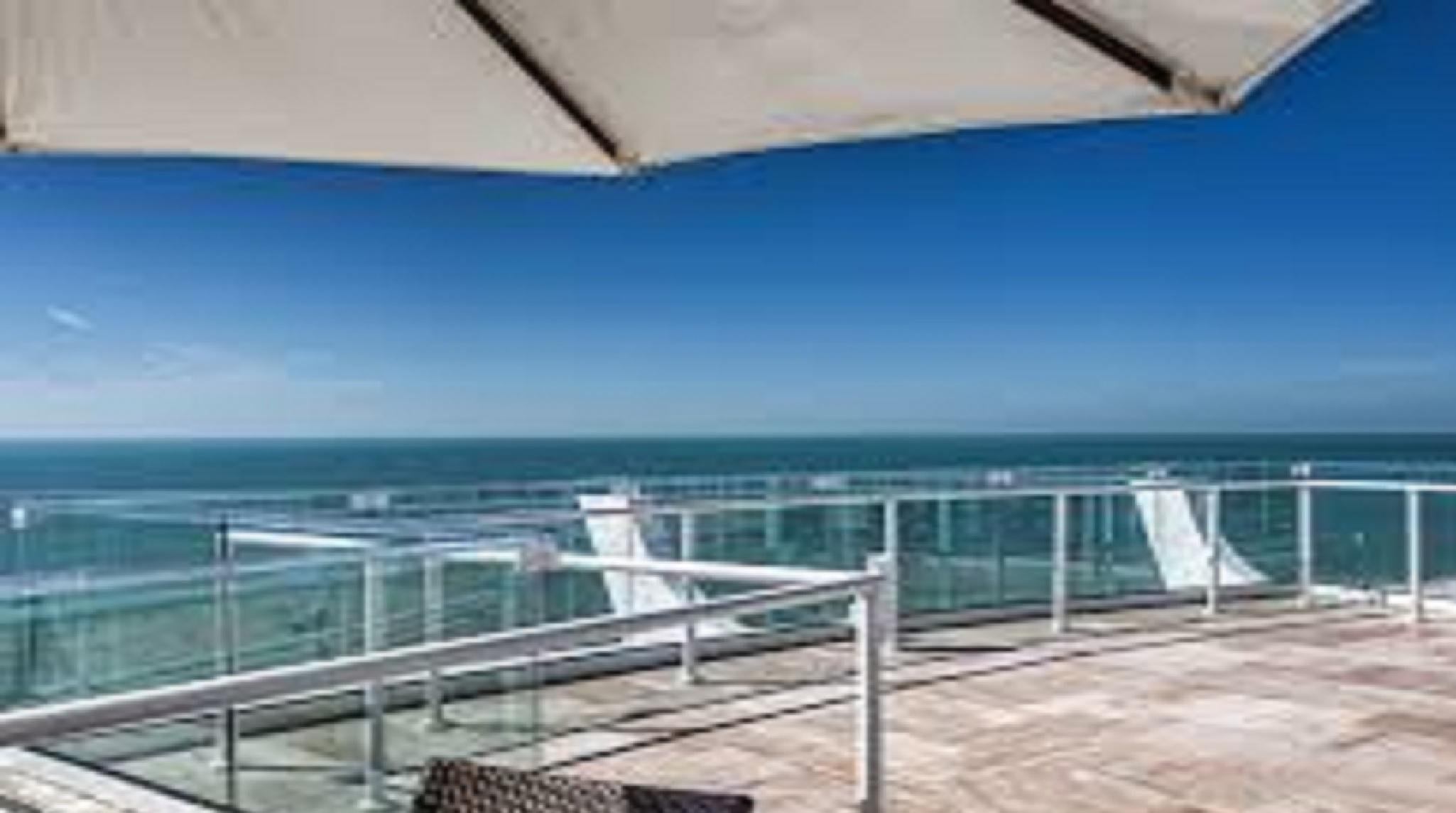 Bellwether Beach Resort St. Pete Beach Exterior photo